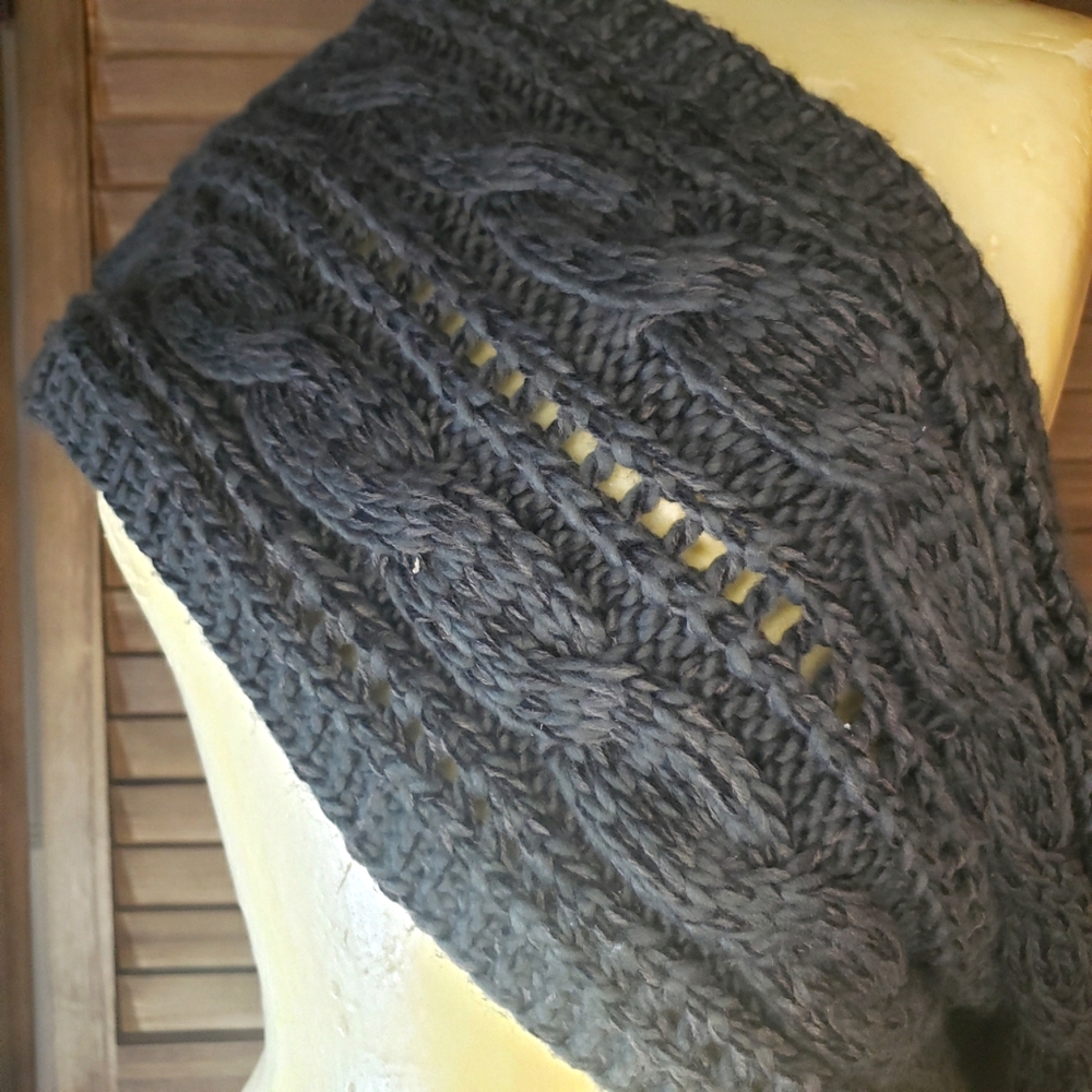 Knitted scarf / shawl